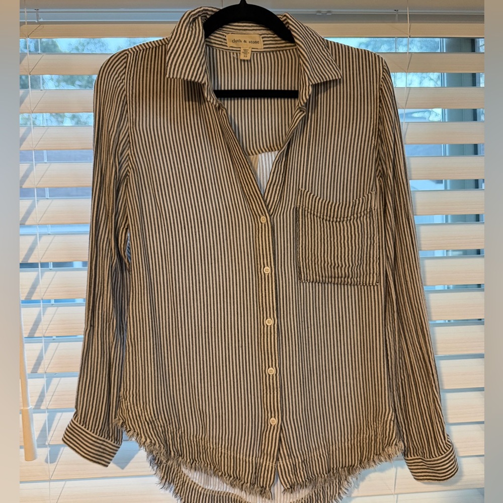 Cloth & Stone Black and White Striped Button-Down Shirt size XS